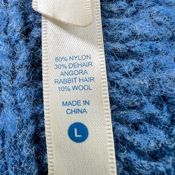 Lilu size large hooded pullover sweater. Nylon, Angora rabbit hair, and wool. - Picture 4 of 7